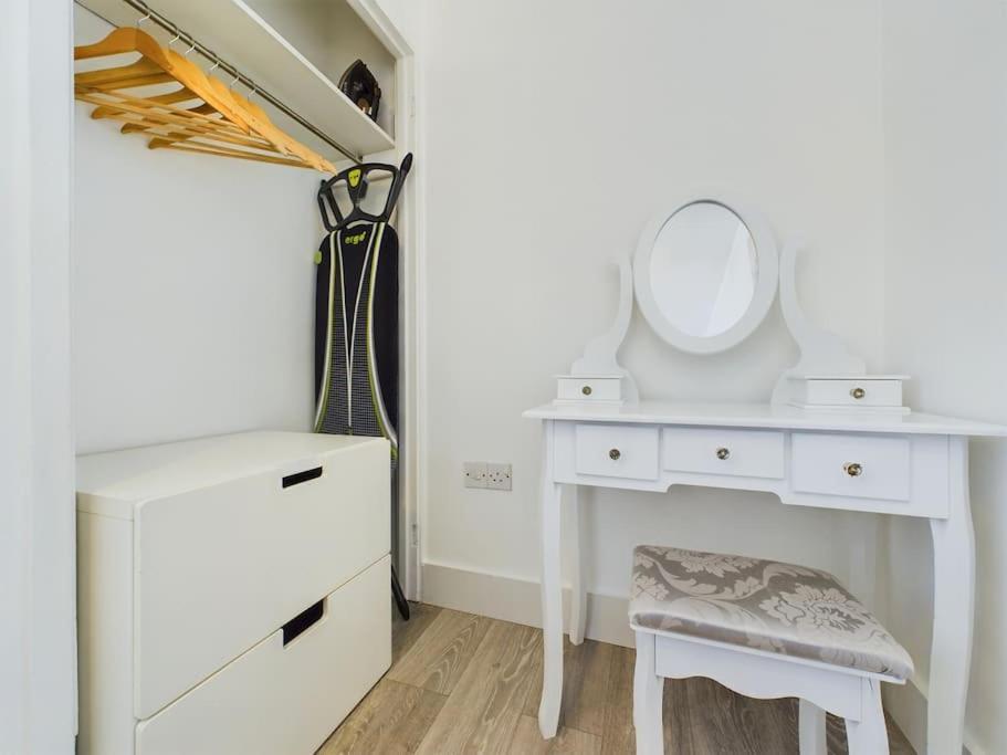 Fabulous Quiet Chelmsford Apartment - Free Parking Bagian luar foto