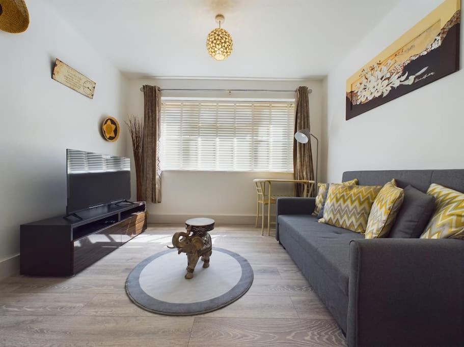 Fabulous Quiet Chelmsford Apartment - Free Parking Bagian luar foto
