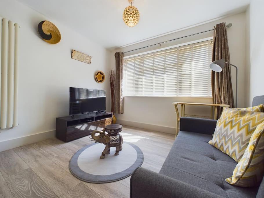 Fabulous Quiet Chelmsford Apartment - Free Parking Bagian luar foto
