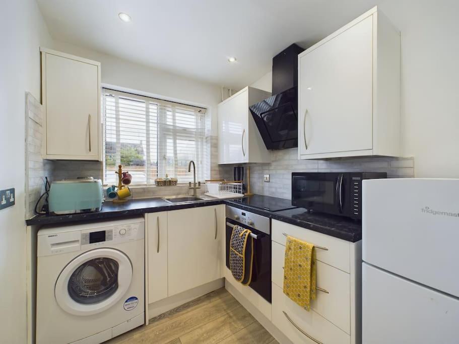 Fabulous Quiet Chelmsford Apartment - Free Parking Bagian luar foto