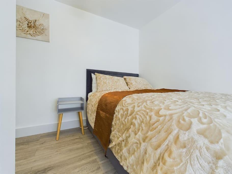 Fabulous Quiet Chelmsford Apartment - Free Parking Bagian luar foto