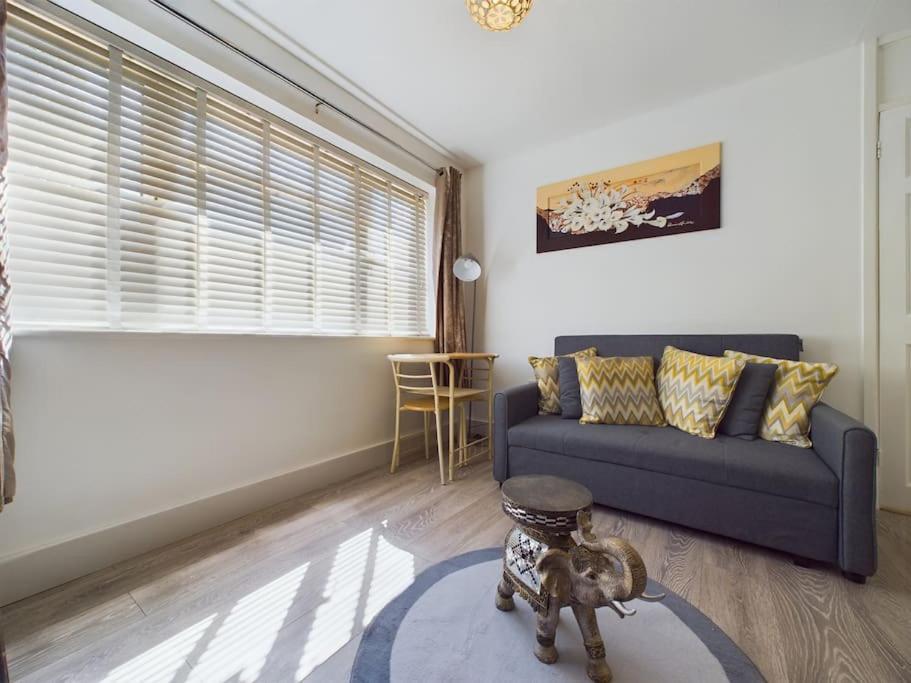 Fabulous Quiet Chelmsford Apartment - Free Parking Bagian luar foto
