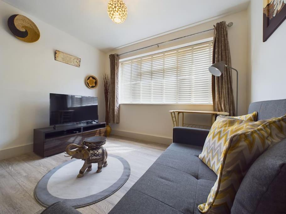 Fabulous Quiet Chelmsford Apartment - Free Parking Bagian luar foto