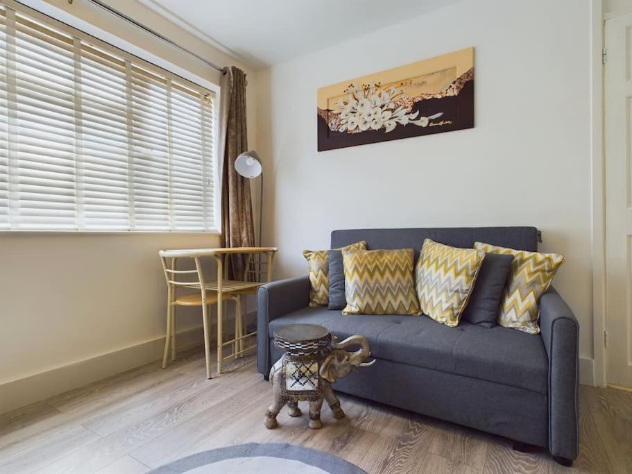 Fabulous Quiet Chelmsford Apartment - Free Parking Bagian luar foto