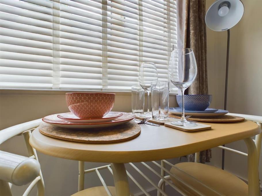 Fabulous Quiet Chelmsford Apartment - Free Parking Bagian luar foto