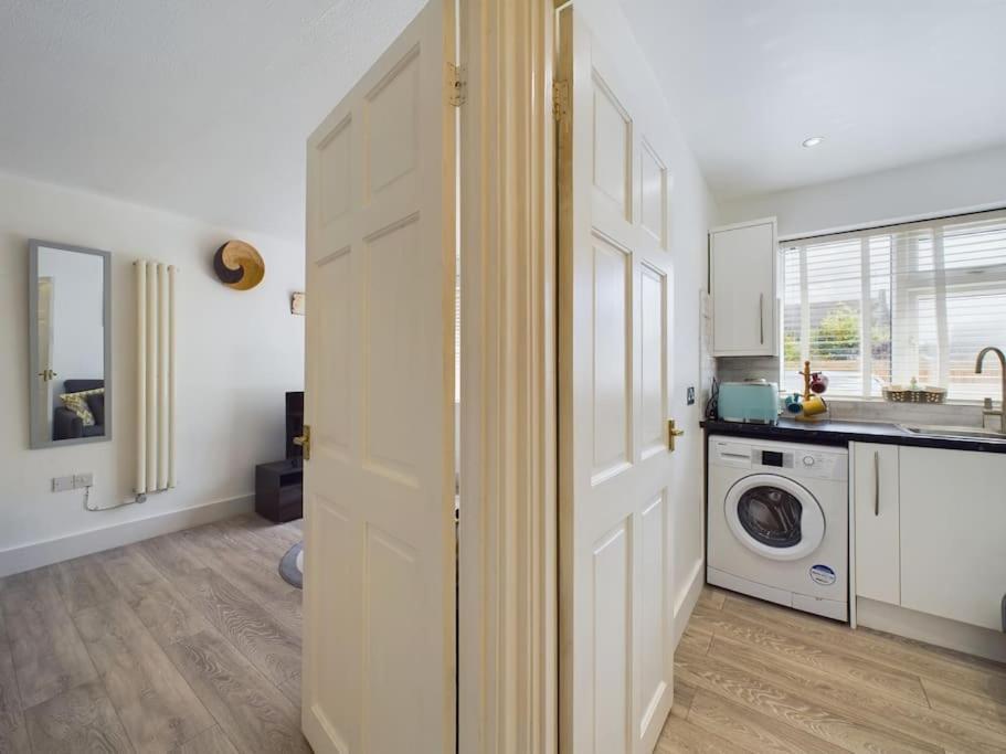 Fabulous Quiet Chelmsford Apartment - Free Parking Bagian luar foto